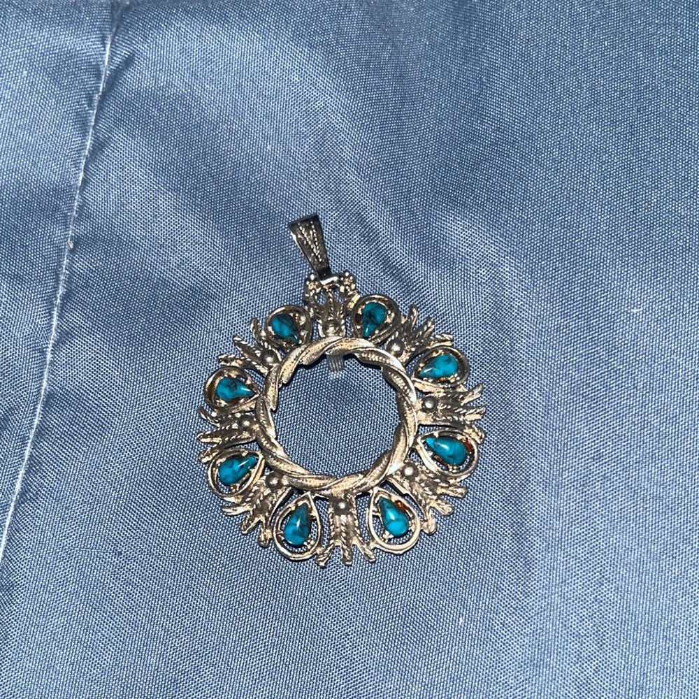 Elegant Silver and Blue Pendant Necklace